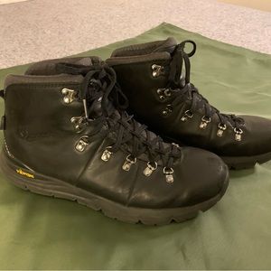 Men’s Danner Mountain 600 Black Leather Hiking Boots 11.5 wide/ee